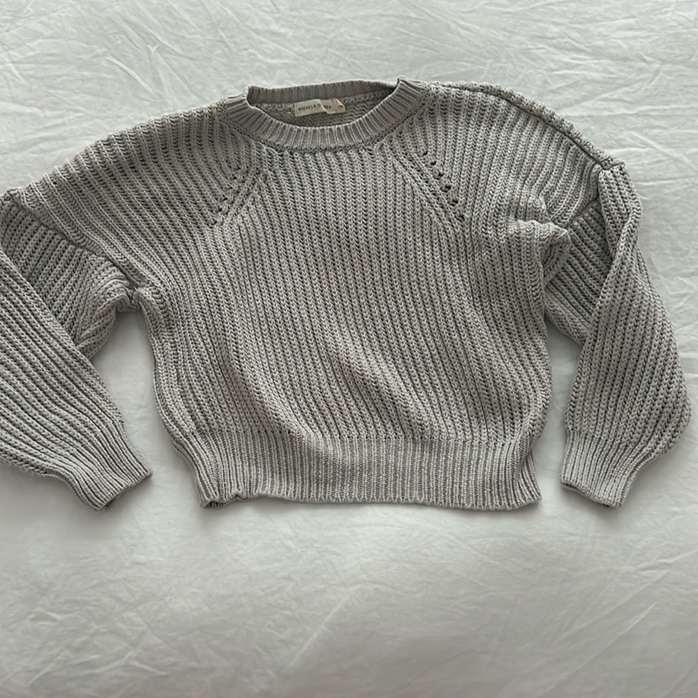Cropped cozy grey sweater